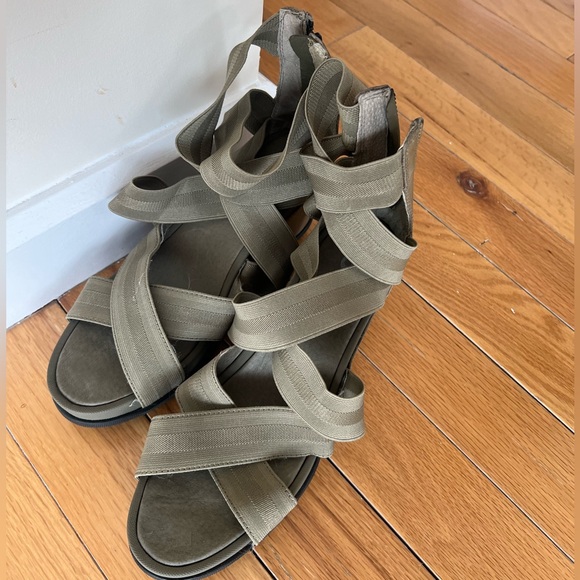 SOREL | Out N About Strap Sandal Green Women - Picture 3 of 4